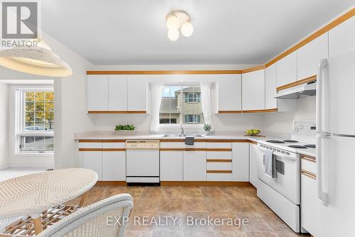 27 - 7470 Monastery Drive, Niagara Falls (208 - Mt. Carmel), ON - Indoor Photo Showing Kitchen