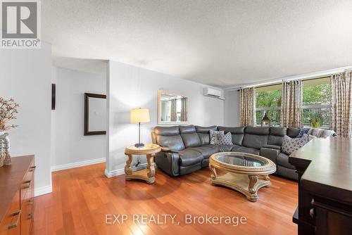 309 - 6390 Huggins Street, Niagara Falls, ON - Indoor Photo Showing Living Room