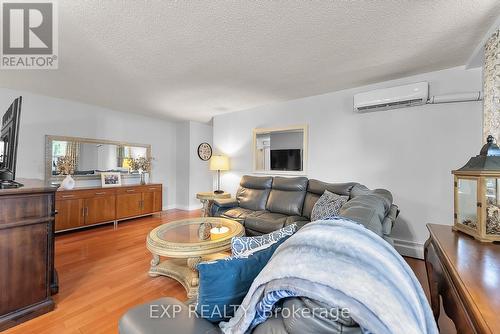 309 - 6390 Huggins Street, Niagara Falls, ON - Indoor Photo Showing Living Room