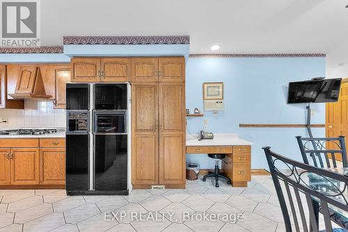 7737 Mount Carmel Boulevard, Niagara Falls (208 - Mt. Carmel), ON - Indoor Photo Showing Kitchen