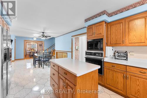 7737 Mount Carmel Boulevard, Niagara Falls (208 - Mt. Carmel), ON - Indoor Photo Showing Kitchen