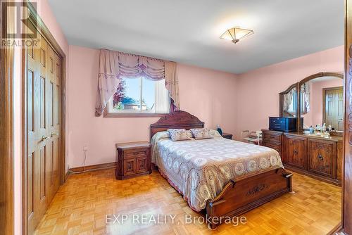 7737 Mount Carmel Boulevard, Niagara Falls (208 - Mt. Carmel), ON - Indoor Photo Showing Bedroom