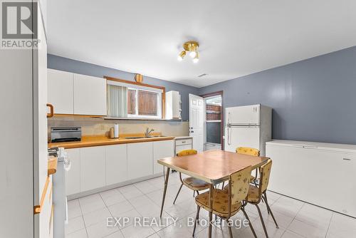 7737 Mount Carmel Boulevard, Niagara Falls (208 - Mt. Carmel), ON - Indoor Photo Showing Kitchen