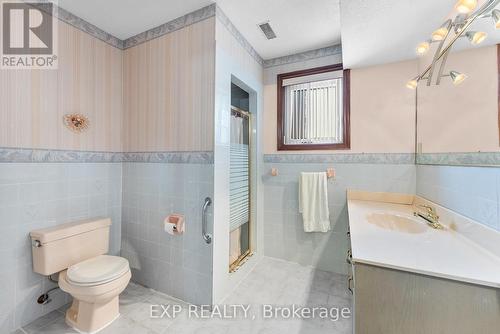 7737 Mount Carmel Boulevard, Niagara Falls (208 - Mt. Carmel), ON - Indoor Photo Showing Bathroom