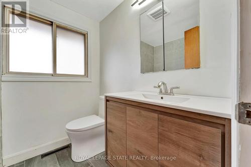 113 Green Road, Hamilton, ON - Indoor Photo Showing Bathroom