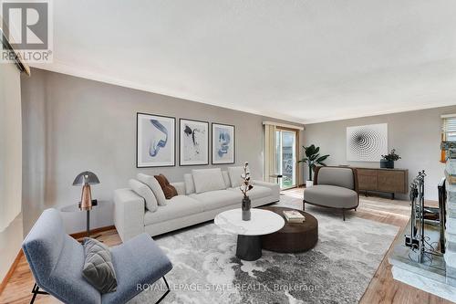 113 Green Road, Hamilton, ON - Indoor Photo Showing Living Room