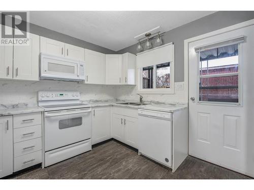 13707 Dickson Avenue Unit# 5, Summerland, BC - Indoor Photo Showing Kitchen