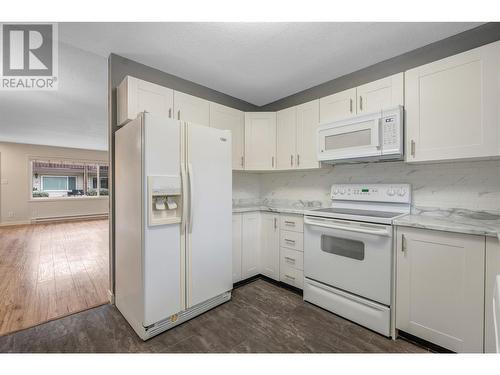 13707 Dickson Avenue Unit# 5, Summerland, BC - Indoor Photo Showing Kitchen