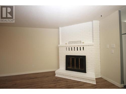 13707 Dickson Avenue Unit# 5, Summerland, BC - Indoor Photo Showing Living Room With Fireplace