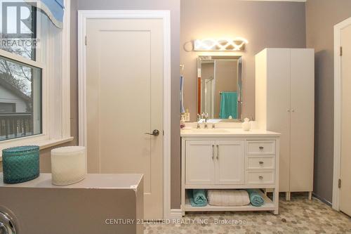 257 Carlisle Avenue, Peterborough (Ashburnham), ON - Indoor Photo Showing Bathroom