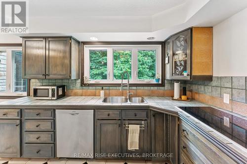 1946 Cordukes Road, Kingston (City North Of 401), ON - Indoor Photo Showing Kitchen With Double Sink