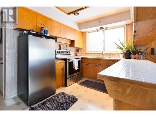 1396 Central Street, Prince George, BC - Indoor Photo Showing Kitchen With Double Sink