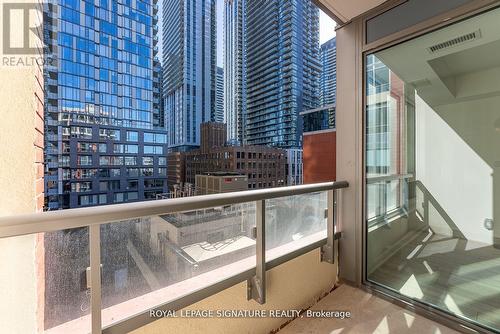 1015 - 108 Peter Street, Toronto, ON - Outdoor