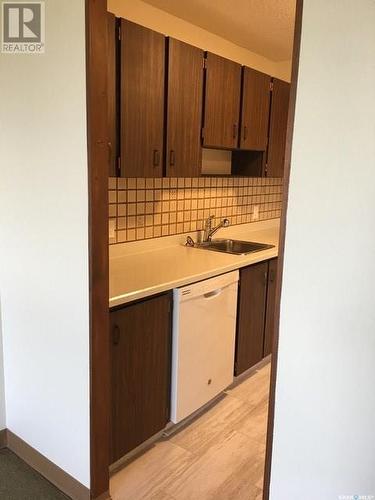 1002 3520 Hillsdale Street, Regina, SK - Indoor Photo Showing Kitchen