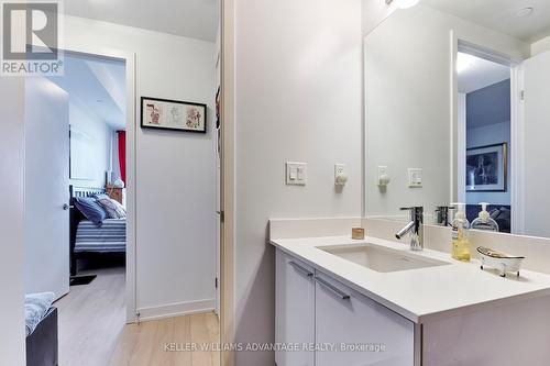 1605 - 10 Park Lawn Road, Toronto, ON - Indoor Photo Showing Bathroom