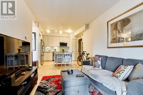 1605 - 10 Park Lawn Road, Toronto, ON - Indoor Photo Showing Living Room