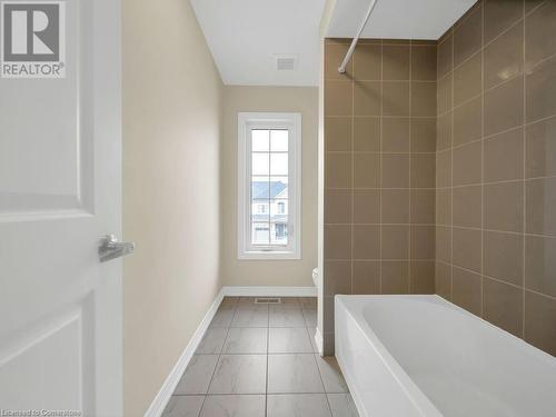 Bathroom featuring tiled shower / bath combo and toilet - 126 Broadacre Drive, Kitchener, ON 