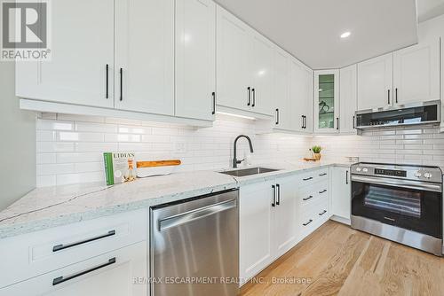 6220 Curlin Crescent, Niagara Falls, ON - Indoor Photo Showing Kitchen With Upgraded Kitchen