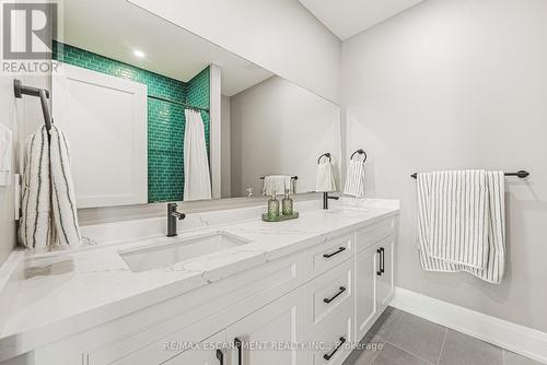 6220 Curlin Crescent, Niagara Falls, ON - Indoor Photo Showing Bathroom