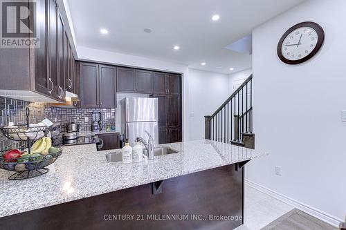 163 Keppel Circle, Brampton, ON - Indoor Photo Showing Kitchen With Upgraded Kitchen