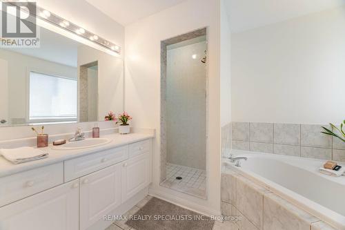 832 Shepherd Place, Milton, ON - Indoor Photo Showing Bathroom