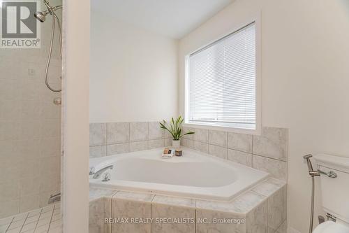 832 Shepherd Place, Milton, ON - Indoor Photo Showing Bathroom