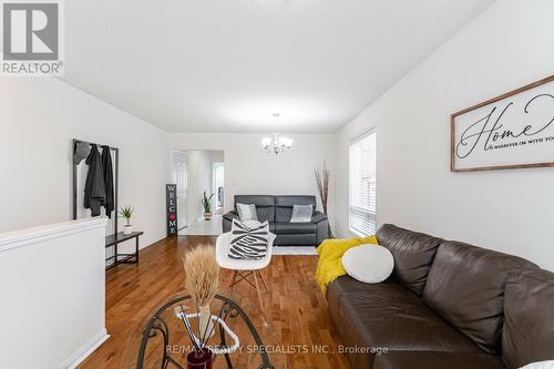 832 Shepherd Place, Milton, ON - Indoor Photo Showing Living Room