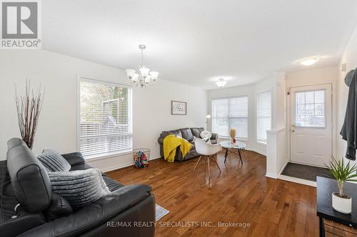 832 Shepherd Place, Milton, ON - Indoor Photo Showing Living Room