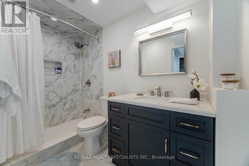 832 Shepherd Place, Milton, ON - Indoor Photo Showing Bathroom