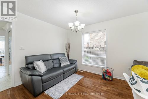 832 Shepherd Place, Milton, ON - Indoor Photo Showing Living Room