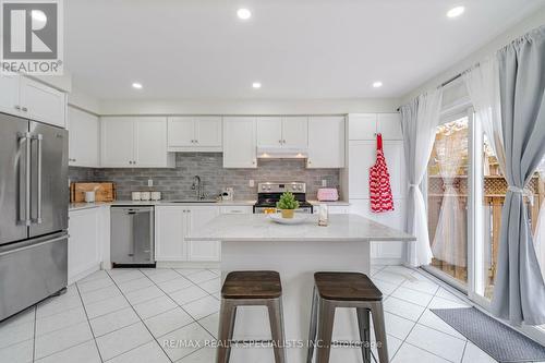 832 Shepherd Place, Milton, ON - Indoor Photo Showing Kitchen With Upgraded Kitchen