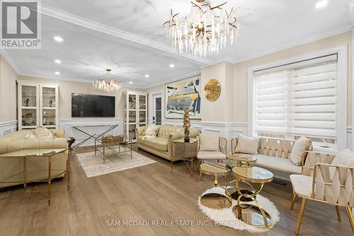 1270 Saginaw Crescent, Mississauga, ON - Indoor Photo Showing Living Room