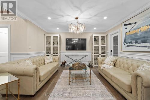 1270 Saginaw Crescent, Mississauga, ON - Indoor Photo Showing Living Room