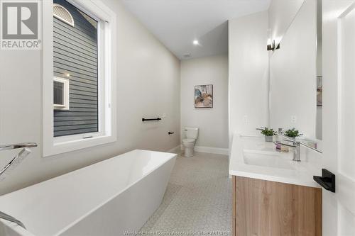 510 Dalhousie, Amherstburg, ON - Indoor Photo Showing Bathroom