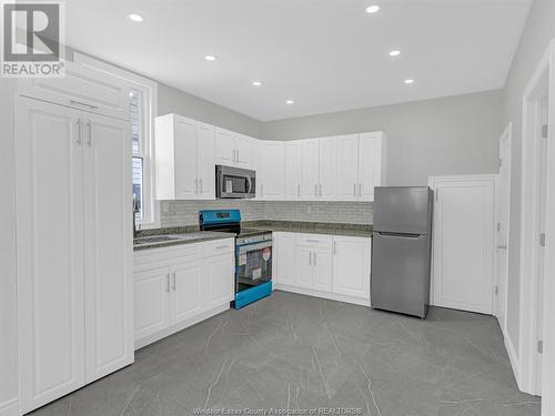 888 University Avenue East, Windsor, ON - Indoor Photo Showing Kitchen