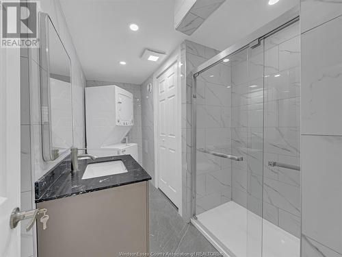 888 University Avenue East, Windsor, ON - Indoor Photo Showing Bathroom