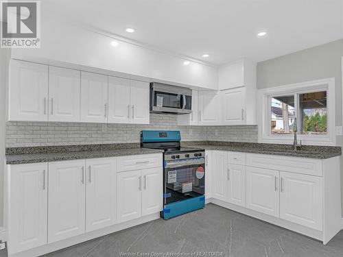 888 University Avenue East, Windsor, ON - Indoor Photo Showing Kitchen