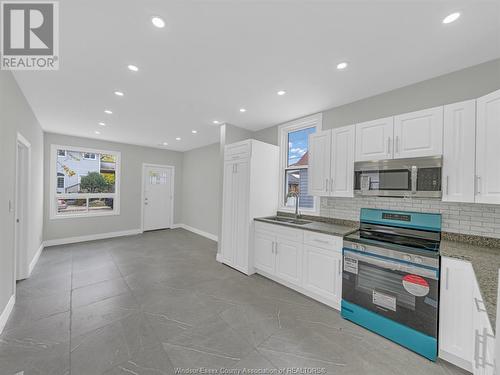 888 University Avenue East, Windsor, ON - Indoor Photo Showing Kitchen