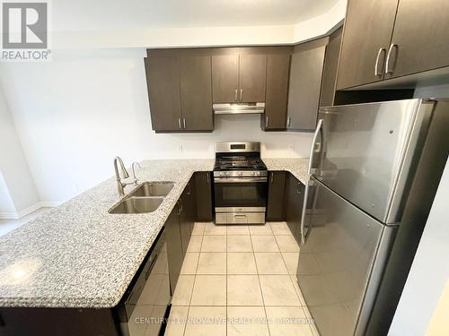 167 Ridge Road, Cambridge, ON - Indoor Photo Showing Kitchen With Double Sink With Upgraded Kitchen