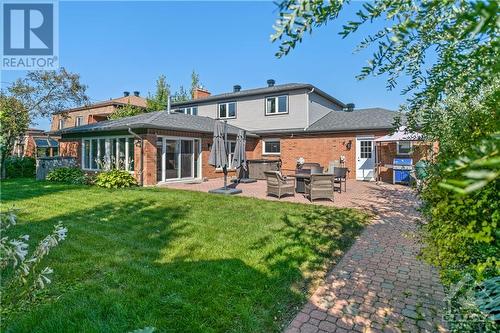 Huge back yard featuring a hot tub and interlock patio and walkway - 10 Riverbrook Road, Ottawa, ON 