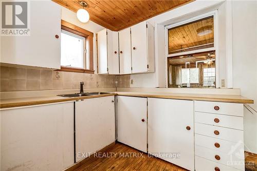 25 High Street, Carleton Place, ON - Indoor Photo Showing Kitchen With Double Sink