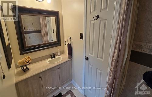 1627 Champneuf Drive, Ottawa, ON - Indoor Photo Showing Bathroom