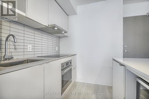 2803 - 100 Harbour Street, Toronto, ON - Indoor Photo Showing Kitchen