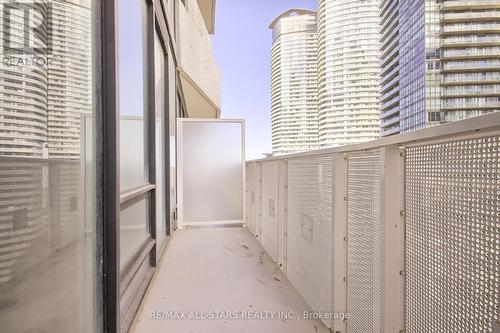 2803 - 100 Harbour Street, Toronto, ON - Outdoor