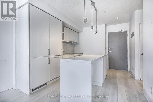 2803 - 100 Harbour Street, Toronto, ON - Indoor Photo Showing Kitchen