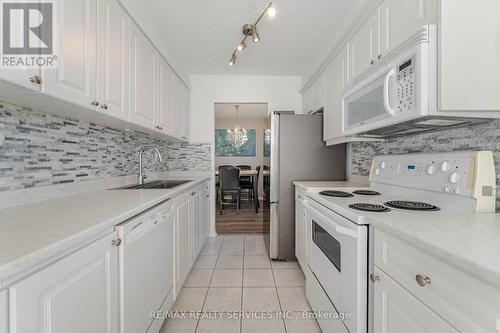 1103 - 10 Muirhead Road, Toronto, ON - Indoor Photo Showing Kitchen