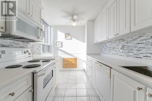 1103 - 10 Muirhead Road, Toronto, ON - Indoor Photo Showing Kitchen