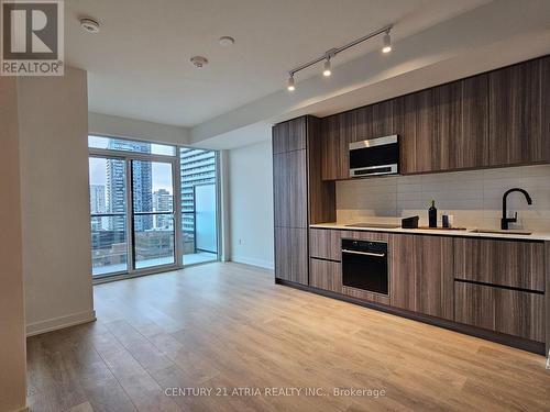 1713 - 127 Broadway Avenue, Toronto, ON - Indoor Photo Showing Kitchen