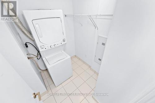 704 - 39 Roehampton Avenue, Toronto, ON - Indoor Photo Showing Laundry Room