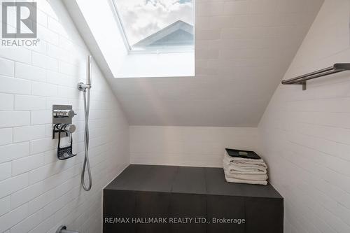 3/F - 524 Markham Street N, Toronto, ON - Indoor Photo Showing Other Room